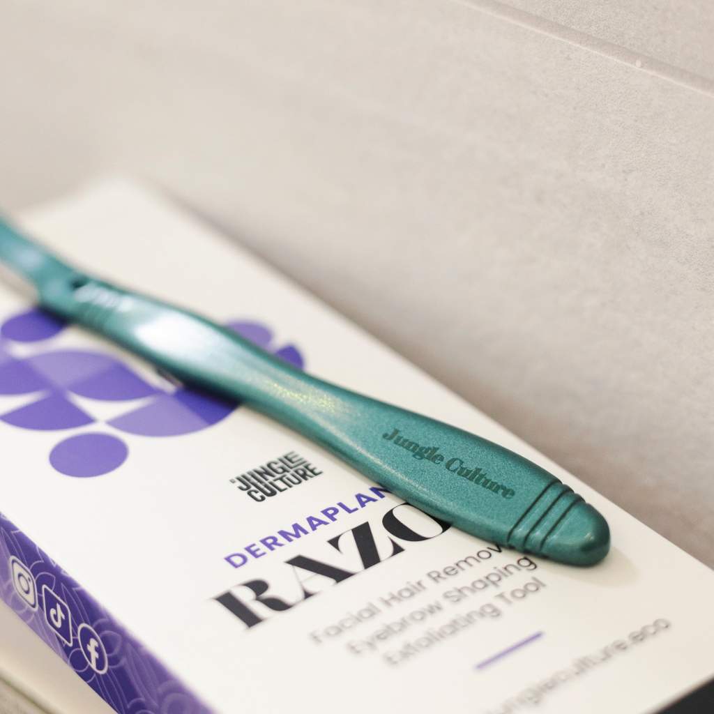 Dermaplaner Eyebrow &amp; Facial Hair Razor: Refillable