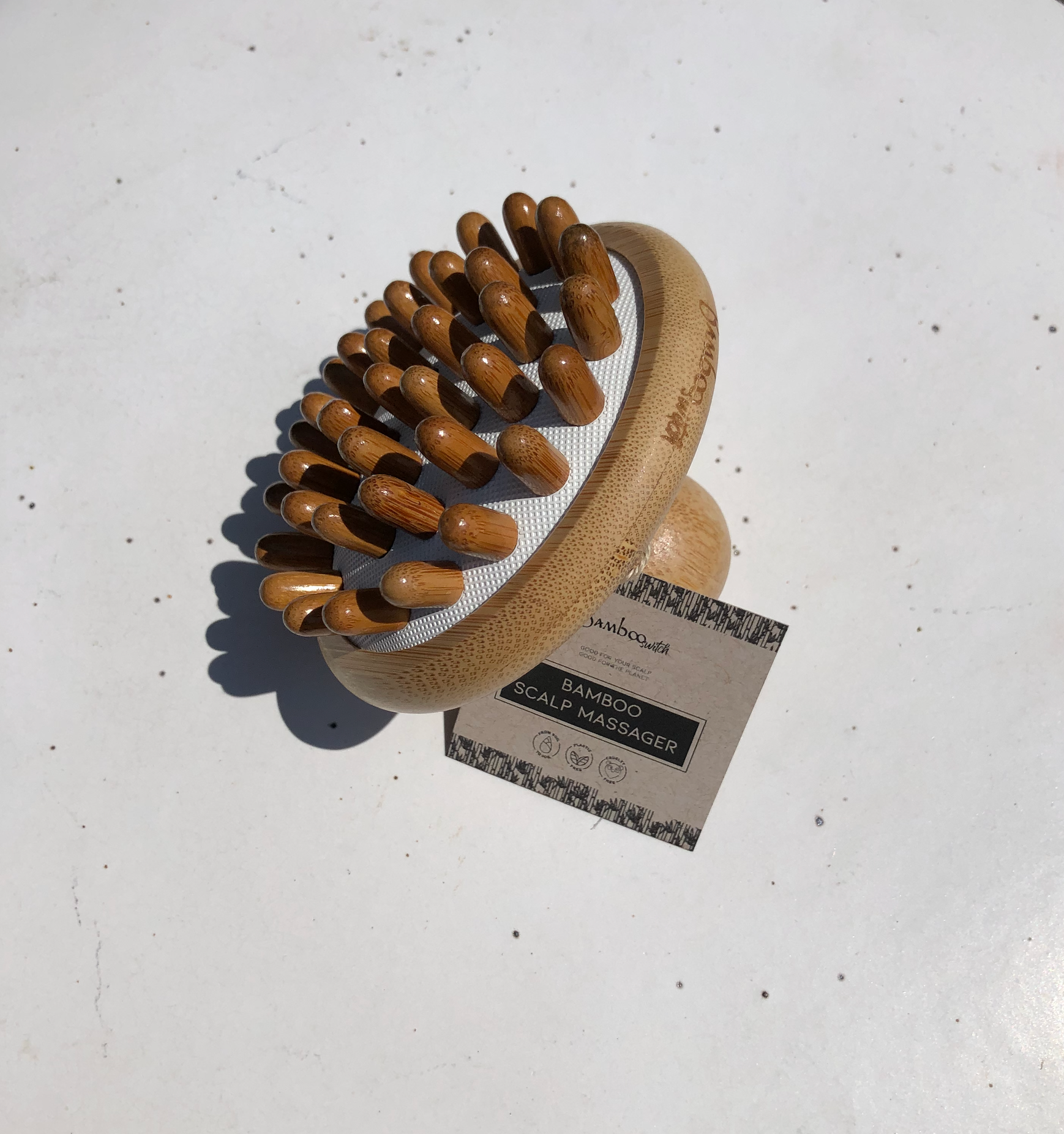 Stimulating Scalp Massager: Bamboo