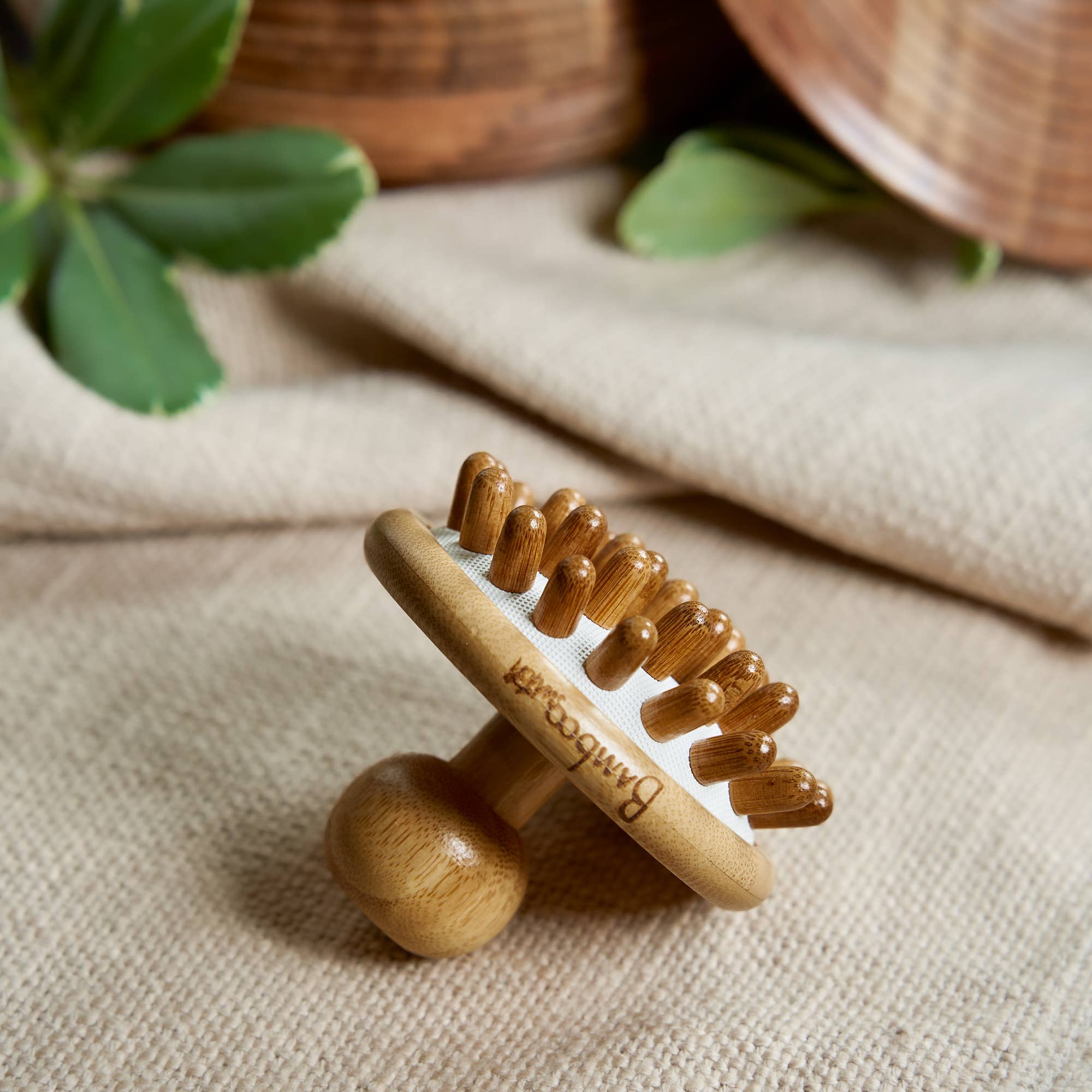 Stimulating Scalp Massager: Bamboo