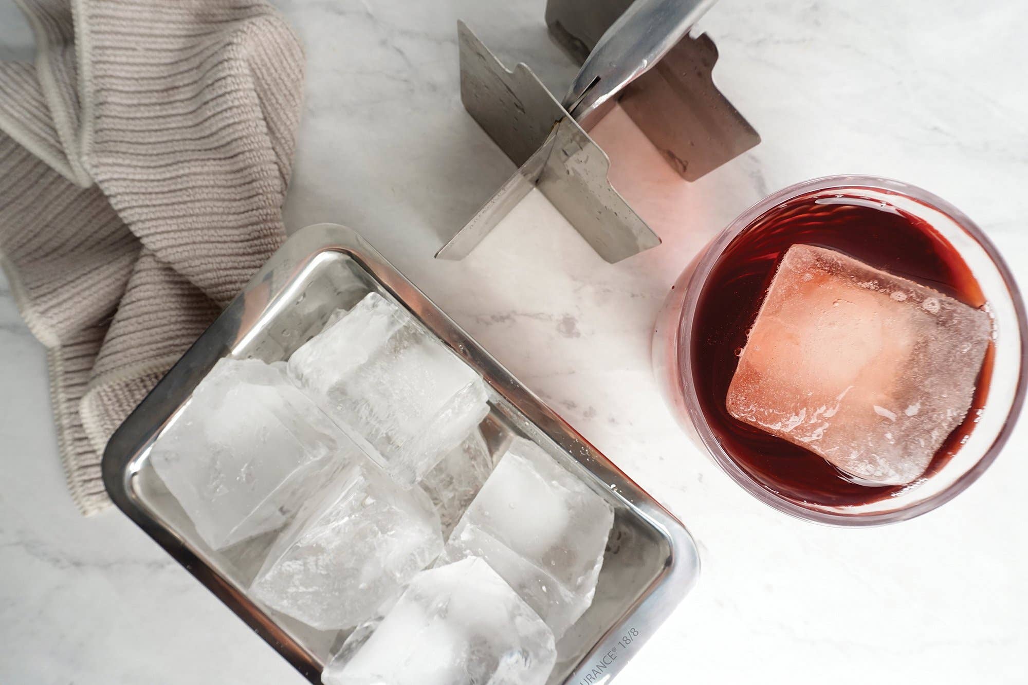 Ice Cube Tray: Large Cubes
