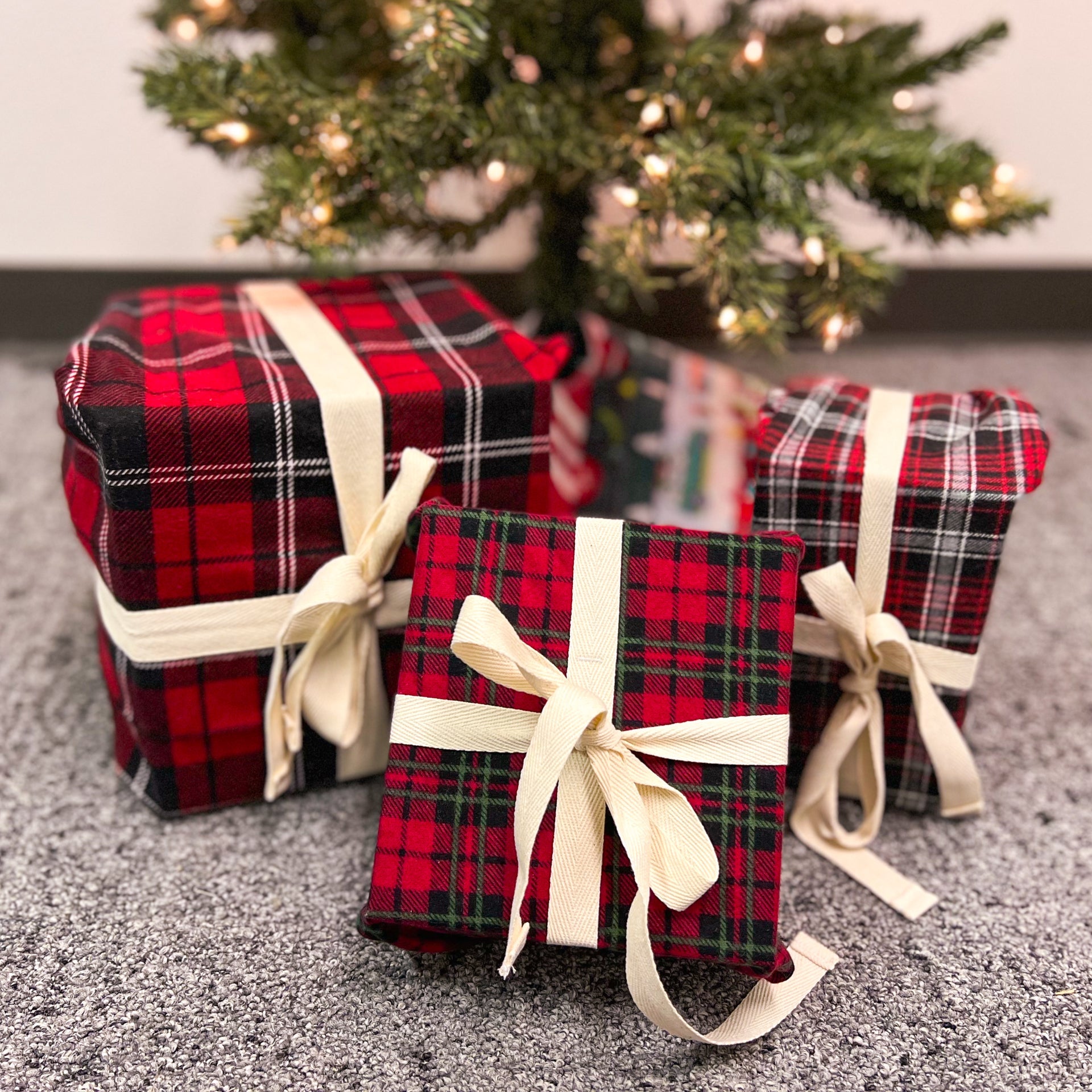 *Seconds* Individual Reusable Gift Wrap: Holiday