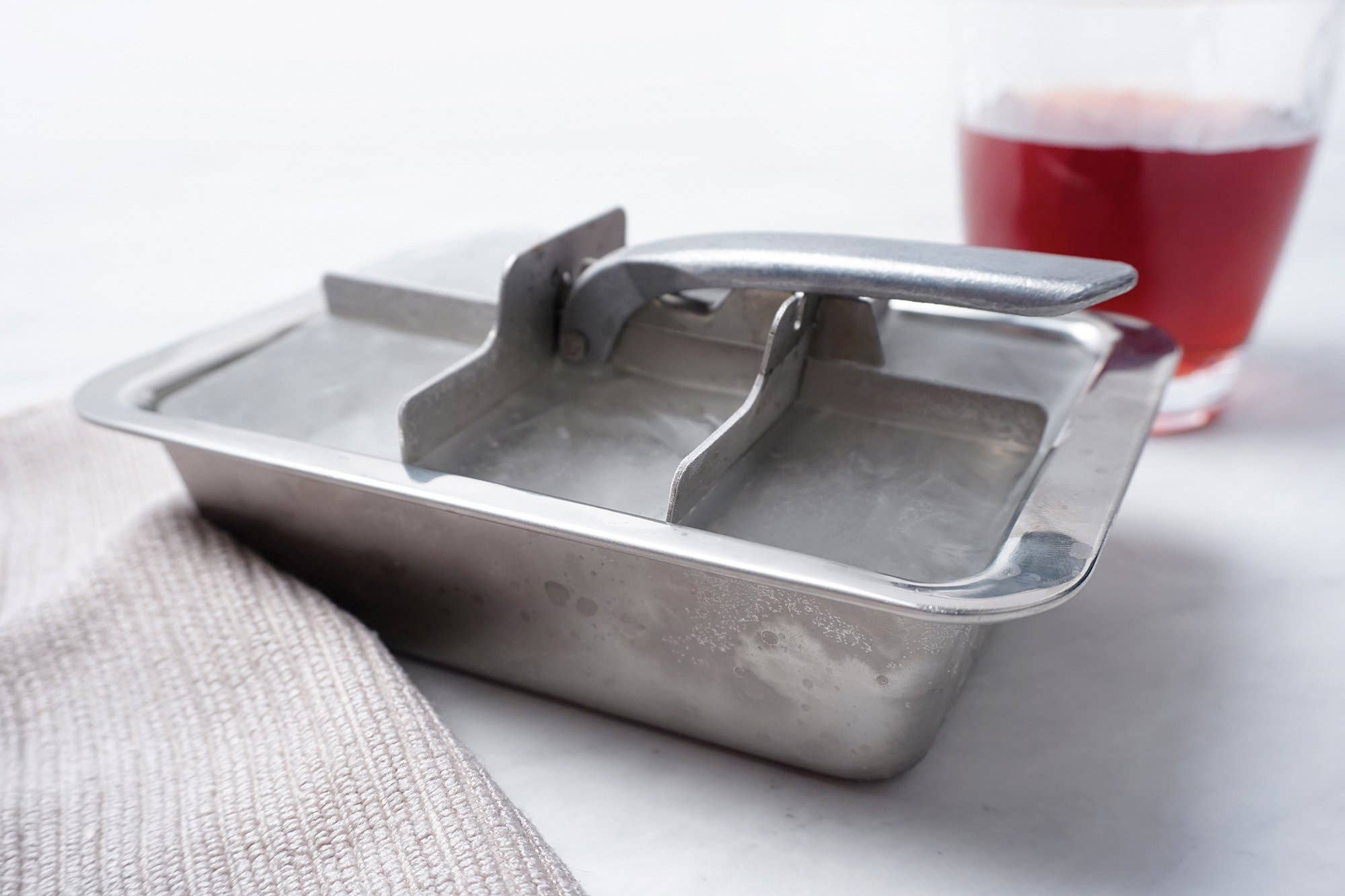 Ice Cube Tray: Large Cubes